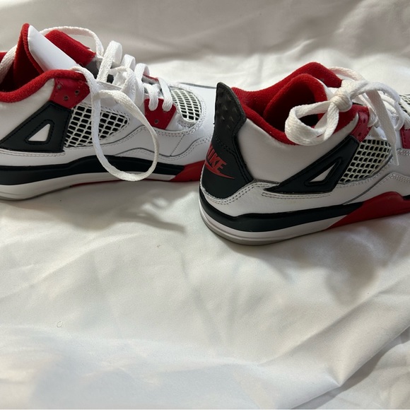 Youth, Air Jordan 4 Retro “Fire Red” 2020 - Picture 5 of 7